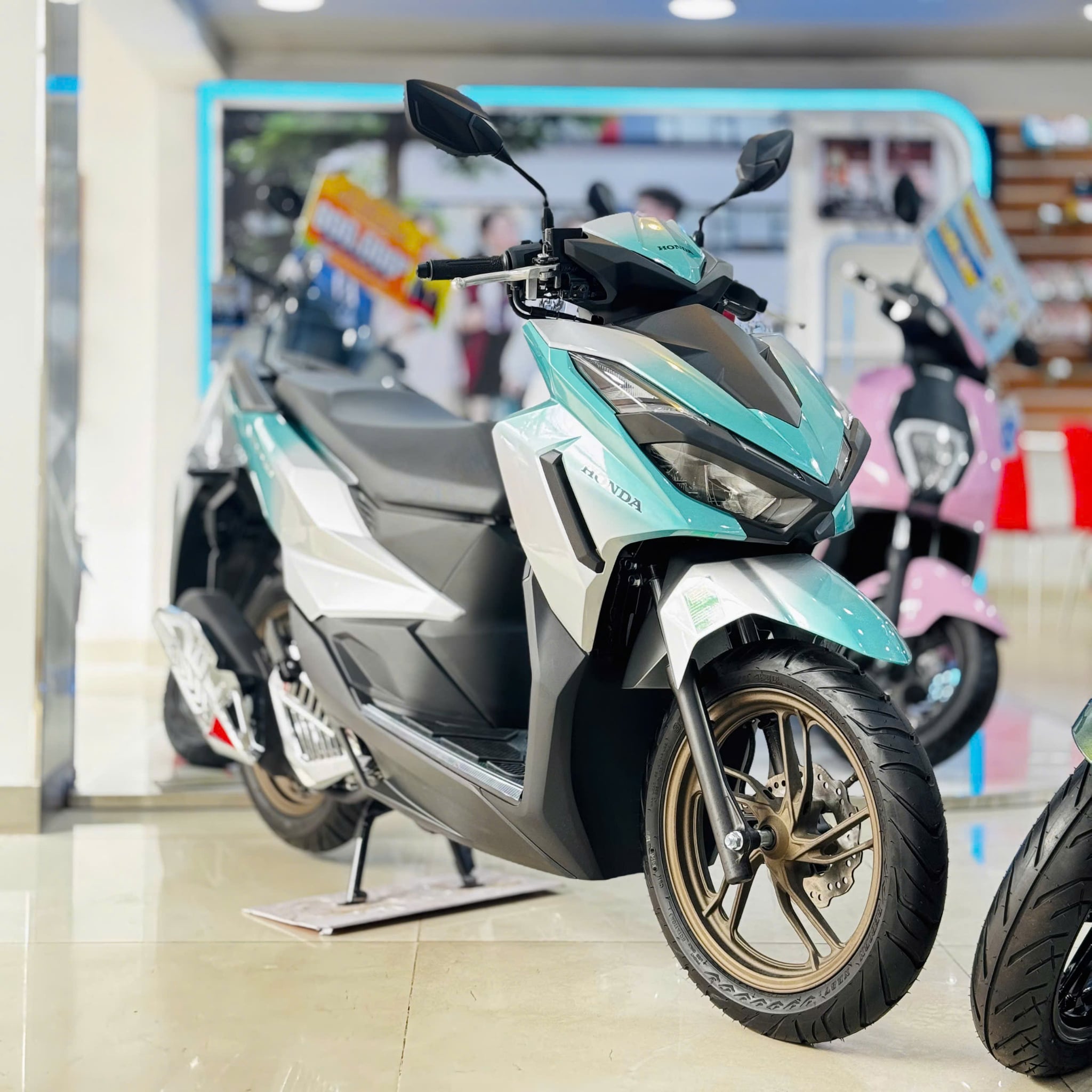 VARIO 125 (2027) BẠC LOANG XANH