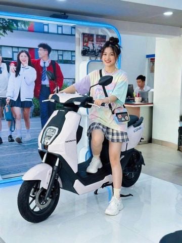 ICON-E Trắng Ngọc Trai