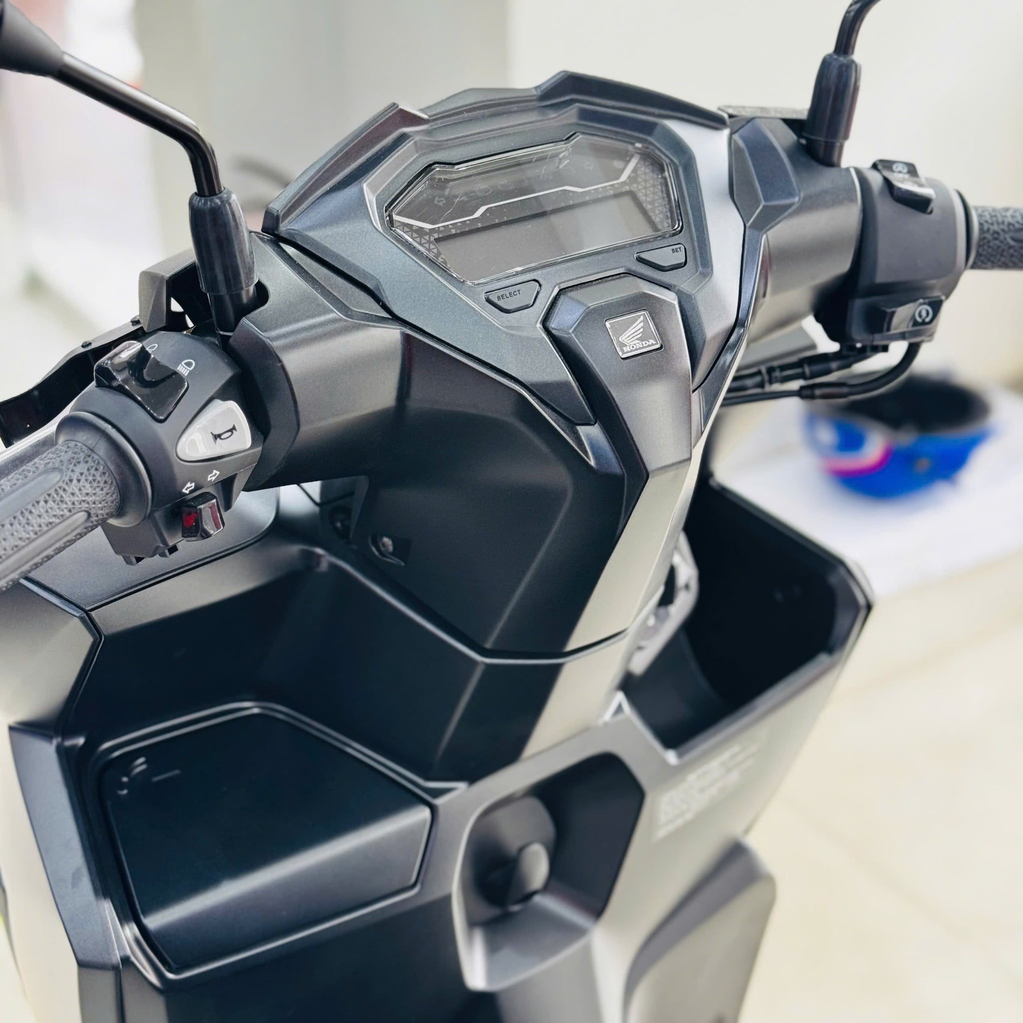 VARIO 125 2027 ĐEN MỜ