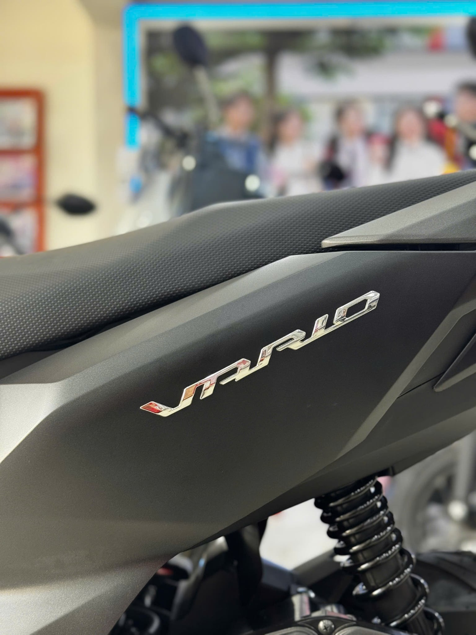 VARIO 125 2027 ĐEN MỜ