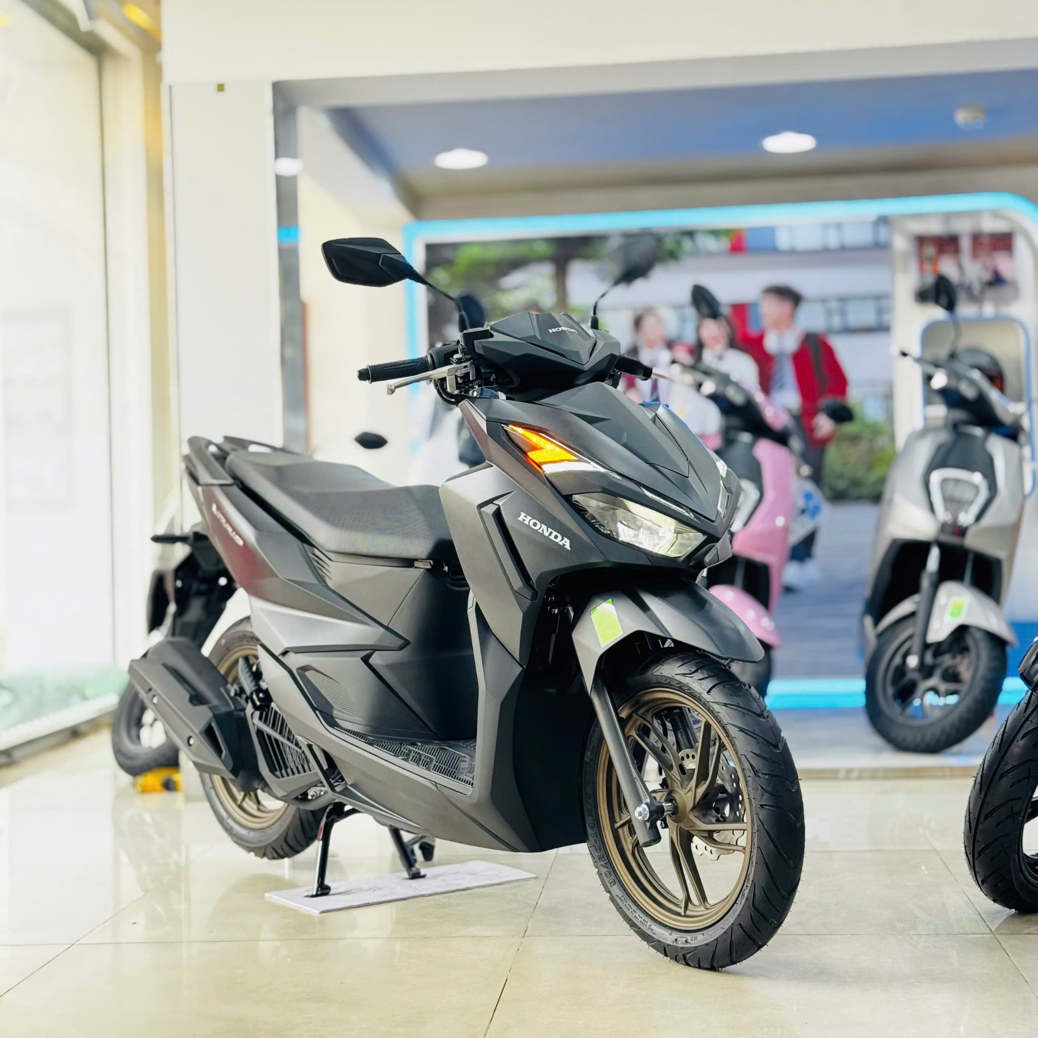 VARIO 125 2027 ĐEN MỜ