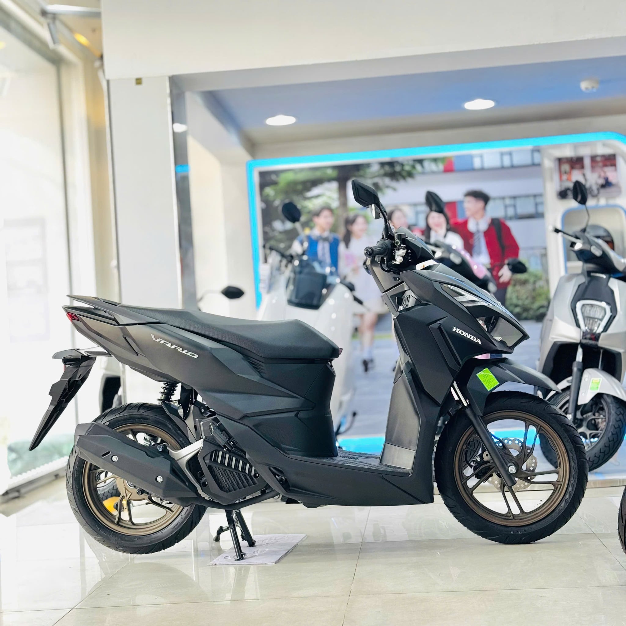 VARIO 125 2027 ĐEN MỜ