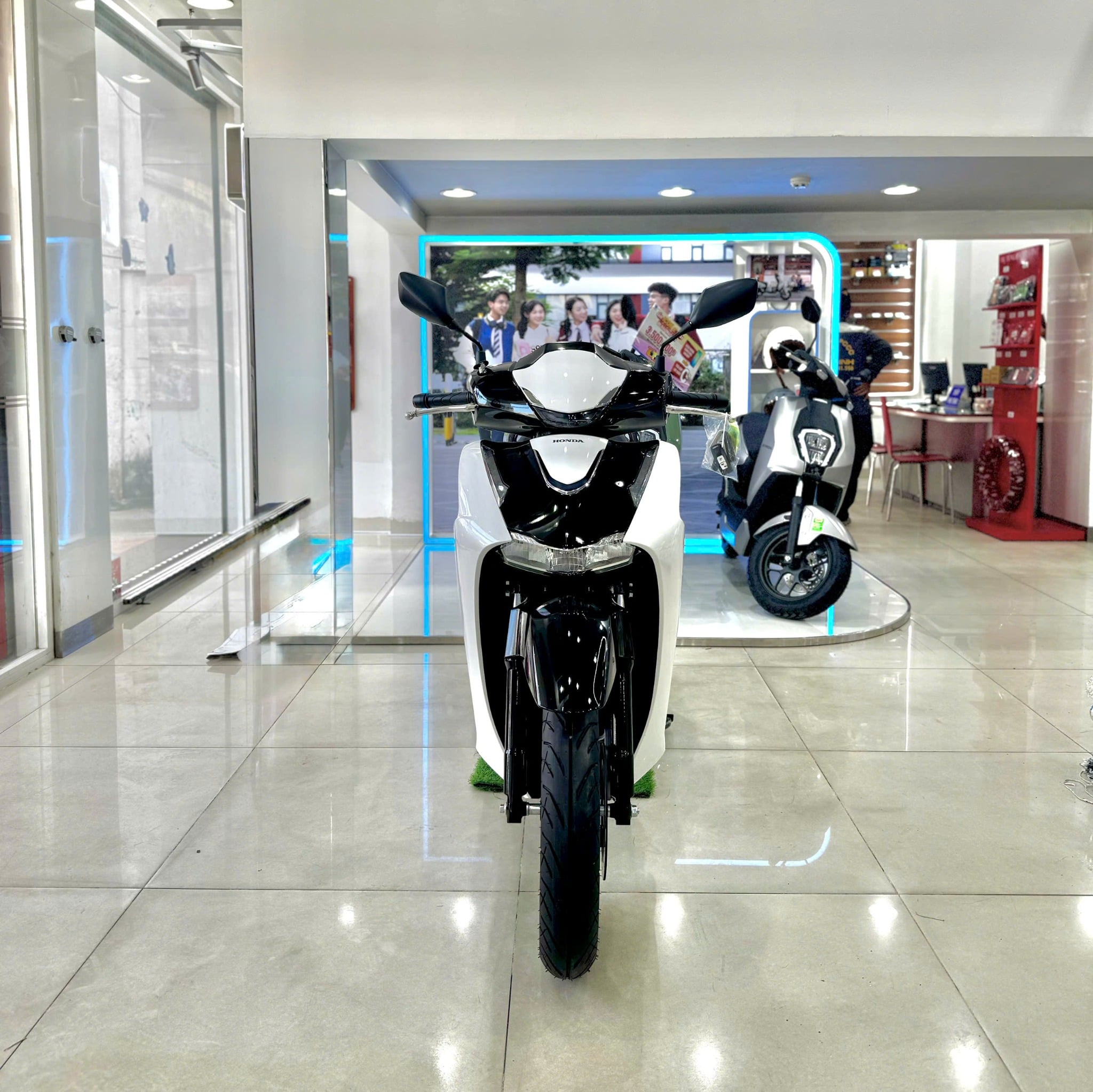 SH 2026 TRẮNG ĐEN