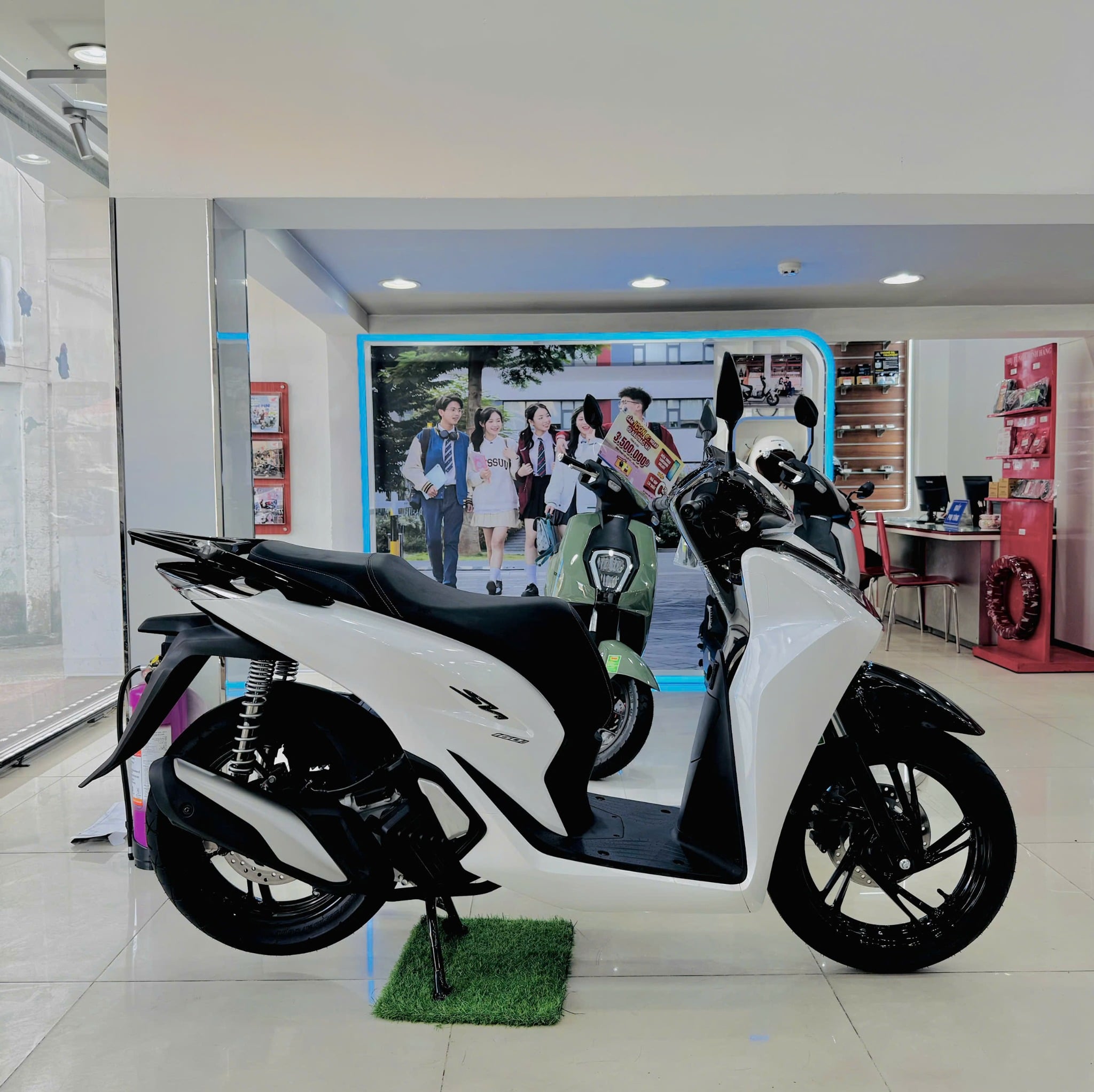 SH 2026 TRẮNG ĐEN