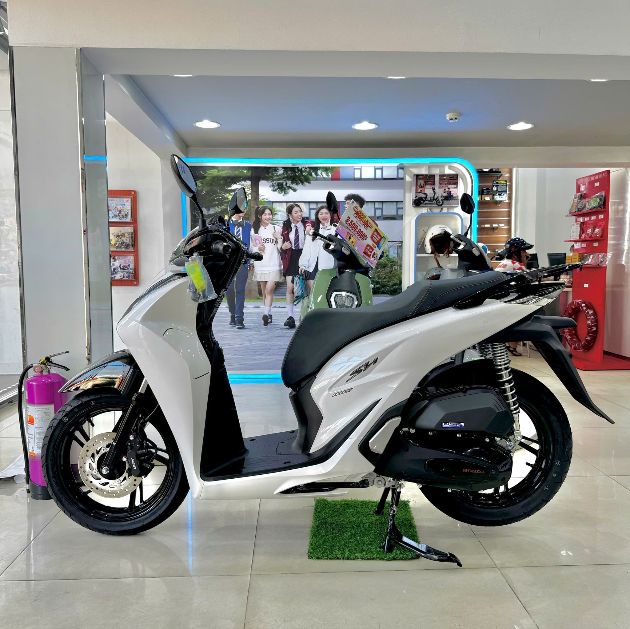 SH 2026 TRẮNG ĐEN