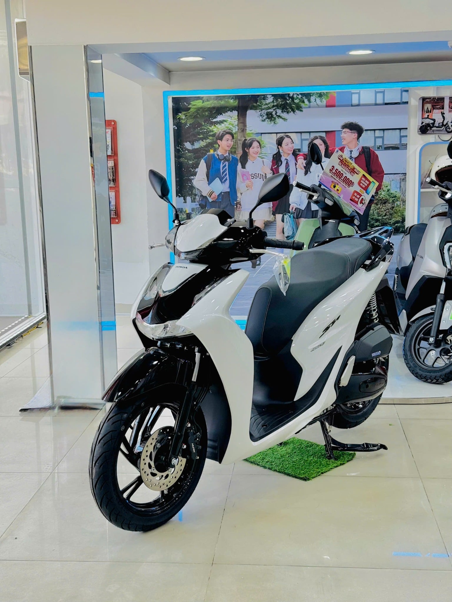 SH 2026 TRẮNG ĐEN