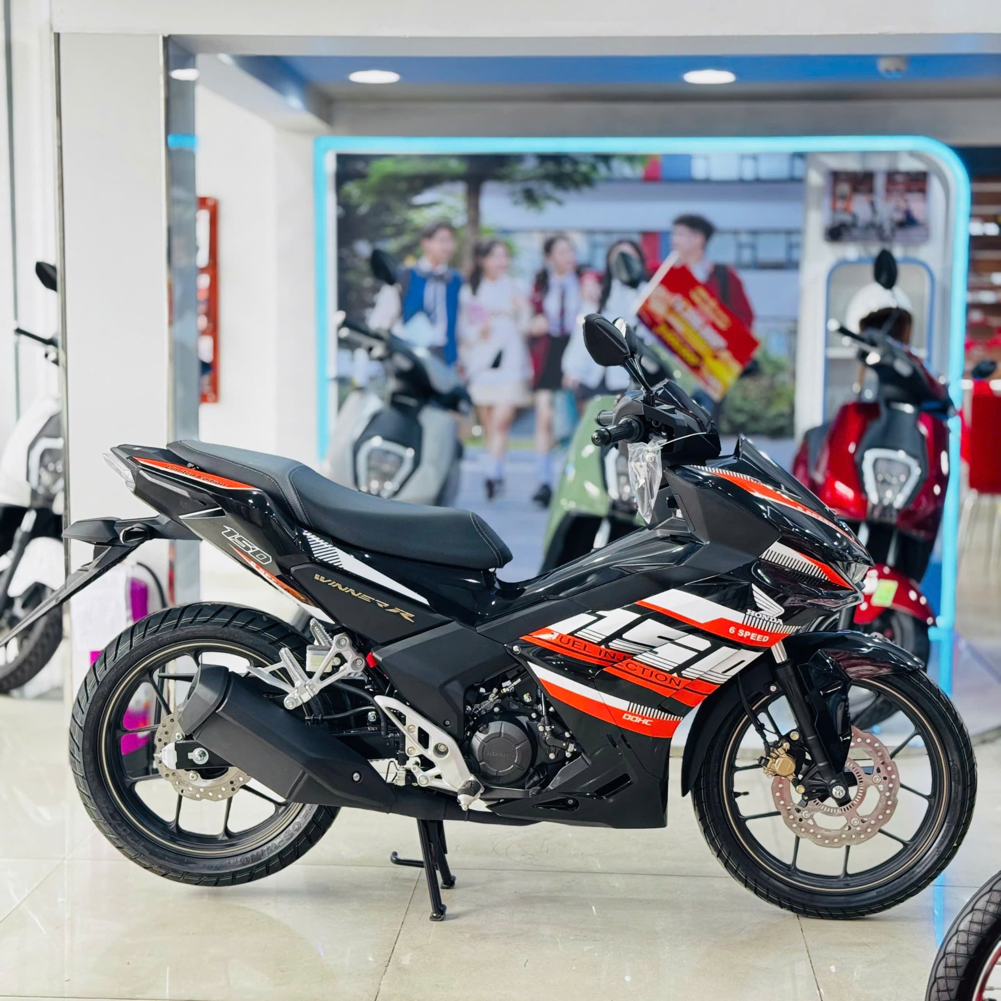 WINNER R ĐẤU TEM CAM ĐEN