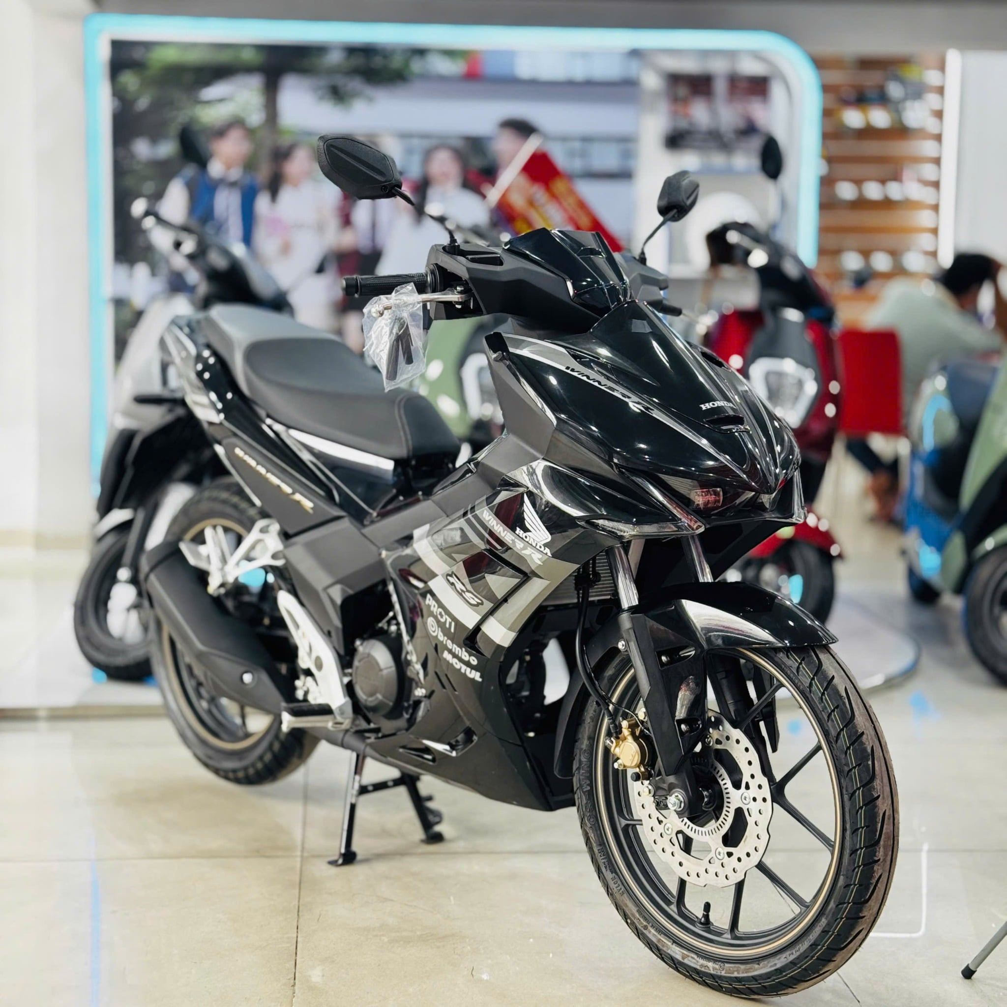 WINNER R ĐẤU TEM ĐEN