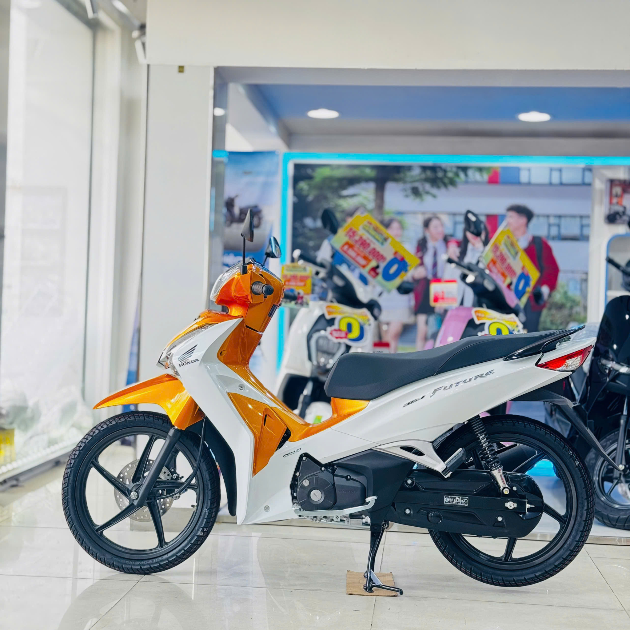 Future Trắng Cam Titan