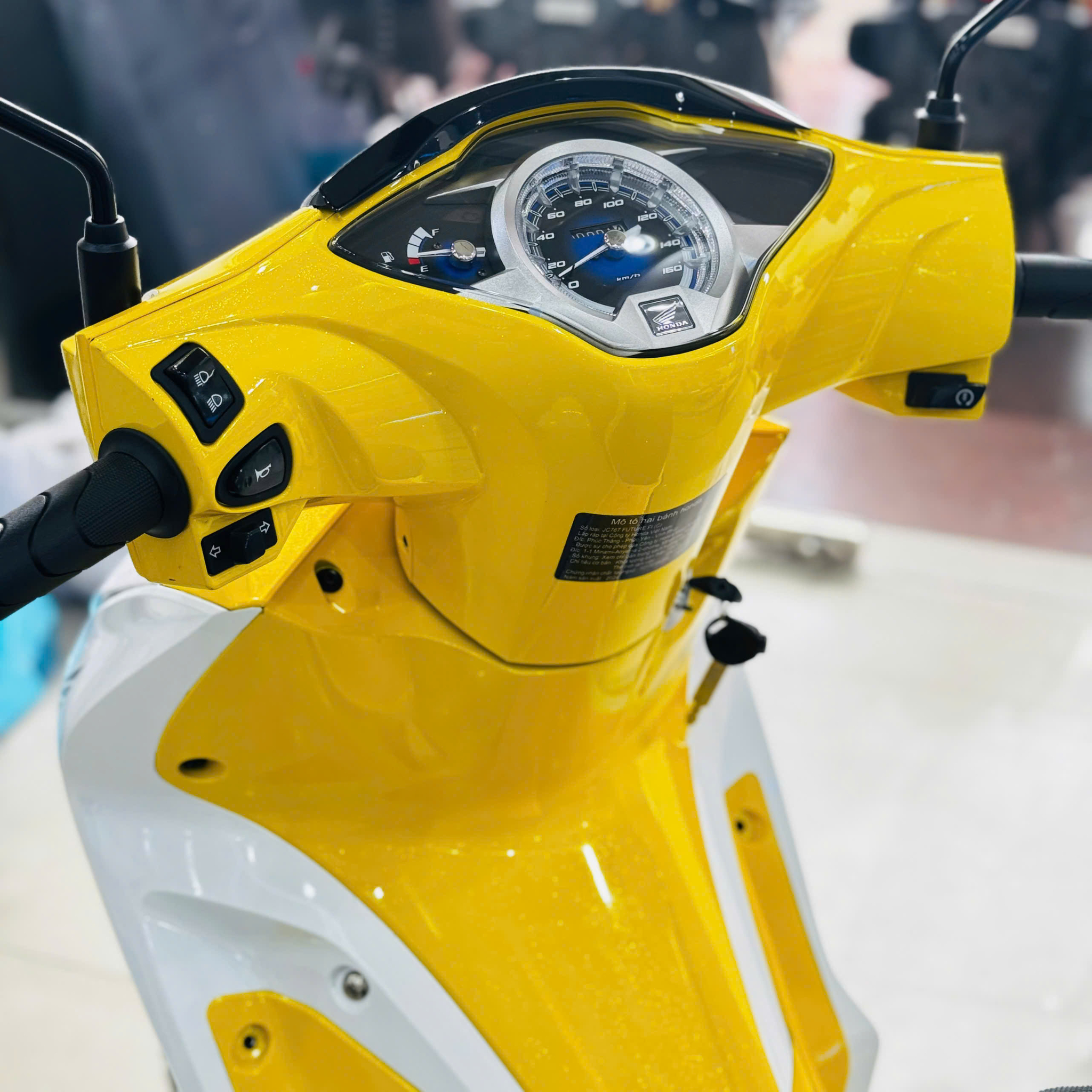 Future Trắng Vàng