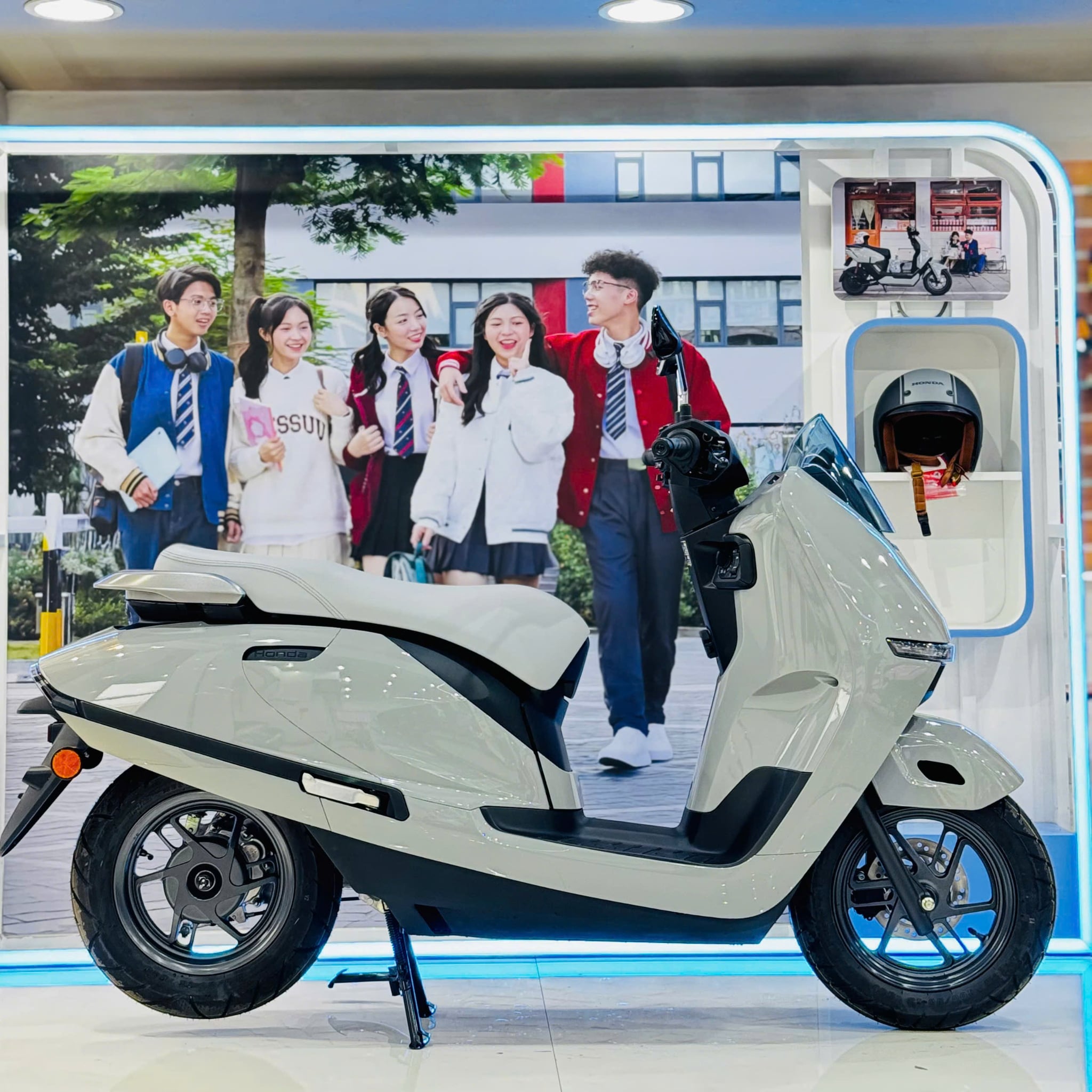 Honda UC3 Xám