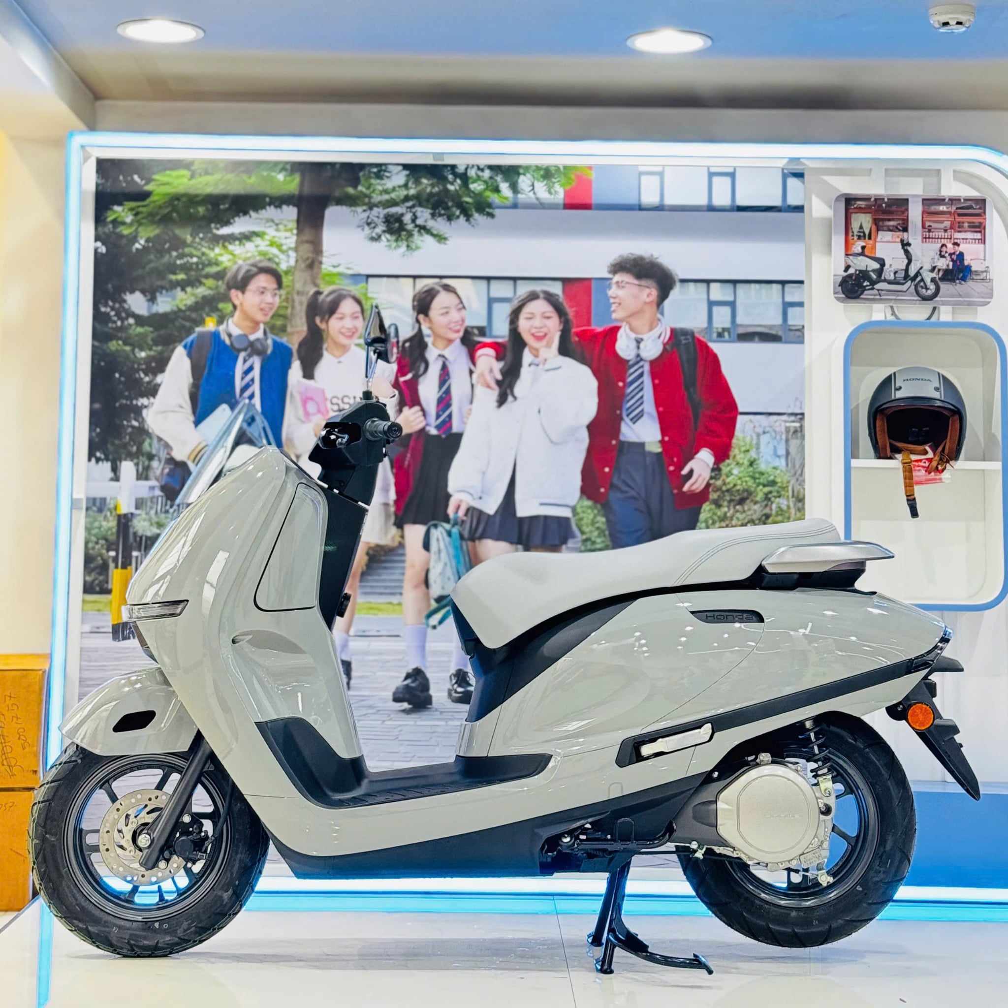 Honda UC3 Xám