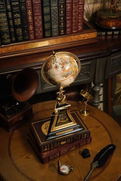  The Nautical Heritage Society Navigator’s Globe. 