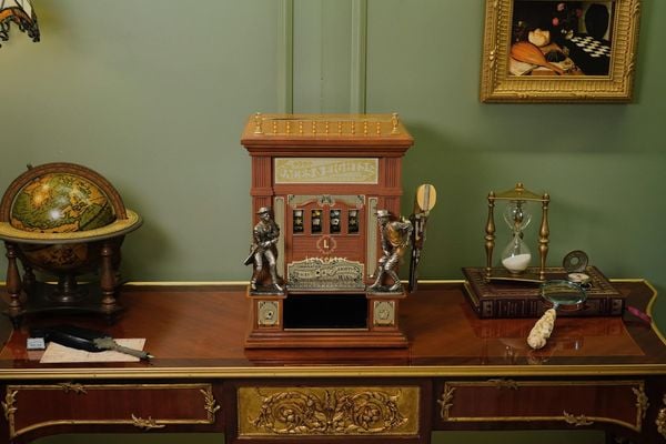  Aces and Eights Western Slot Machine 