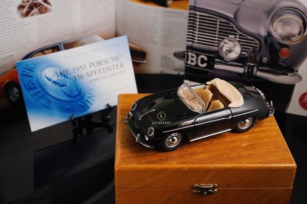  Mô hình 1955 Porsche 356 Speedster 