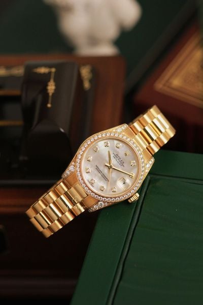  Rolex Date Just ladies 18K size 31mm 