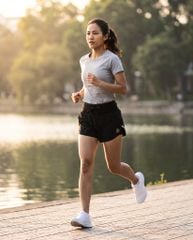 Quần chạy bộ 2 lớp Run For Happiness