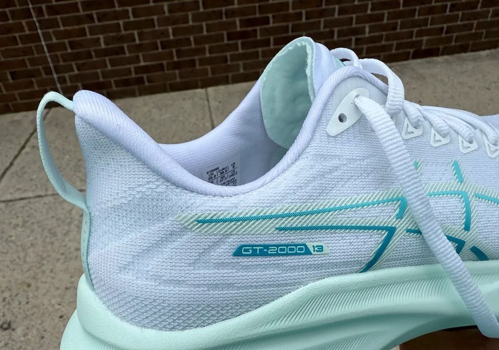 Giày chạy bộ nữ Asics GT-2000 13