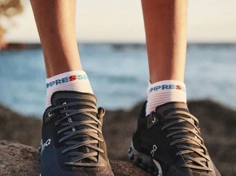 Tất chạy bộ Compressport Unisex's Pro Racing Socks v4.0 Run Low - White/Flord Blue