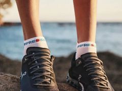 Tất chạy bộ Compressport Unisex's Pro Racing Socks v4.0 Run Low - White/Flord Blue