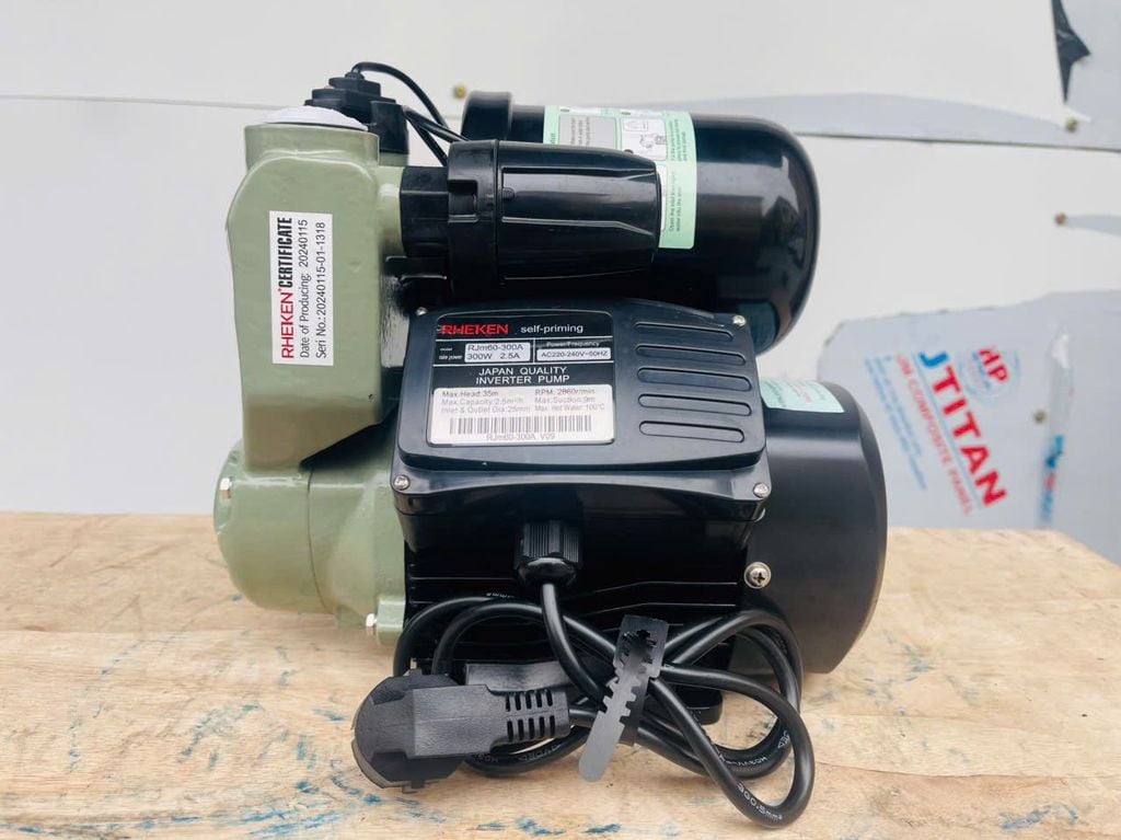 Máy bơm tăng áp RHEKEN JLM60- 300A (300w)