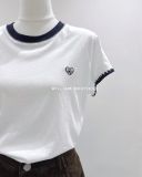  Áo thun cổ đen thêu tim 727 