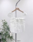  Áo trắng cổ vuông đính bông 5658 