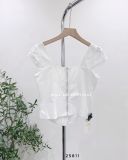  Áo trắng cổ vuông đính bông 5658 