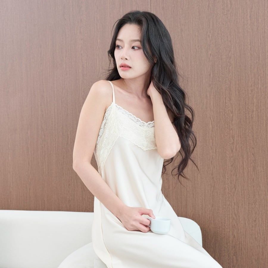  Đầm ngủ nữ ELLE LN2605 hai dây dáng dài phối ren 