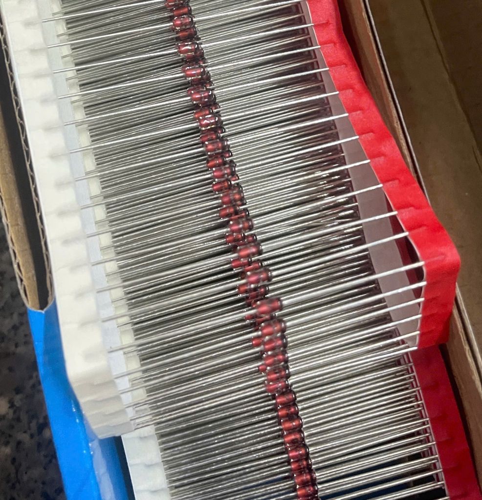 THANH LÝ  Diode zener 15V 1W (1N4744) 500 con có dây
