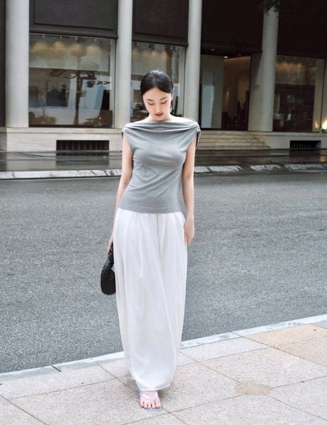  White Pleated Flowy Pants 