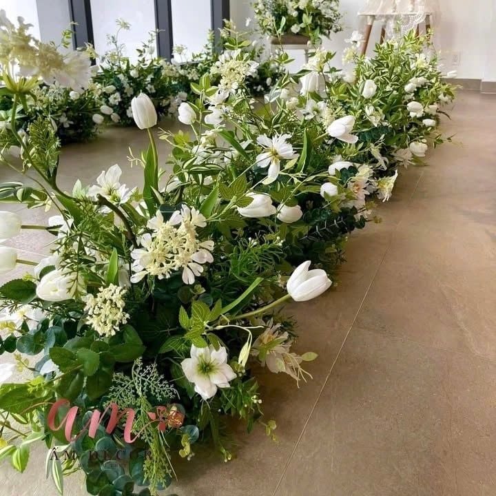 HOA TRANG TRÍ LỐI ĐI VÀ BÀN TIỆC ĐÁM CƯỚI