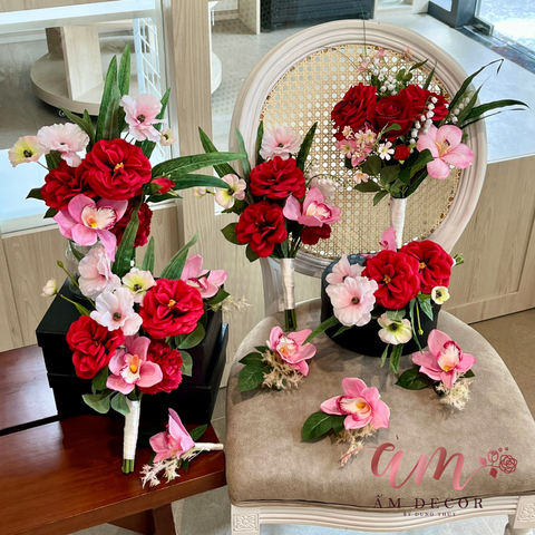  BLISS RUBIS SET FLORAL WEDDING (Bộ Hoa Cầm Tay Phù Dâu và Hoa Cài Áo Phù Rể) 