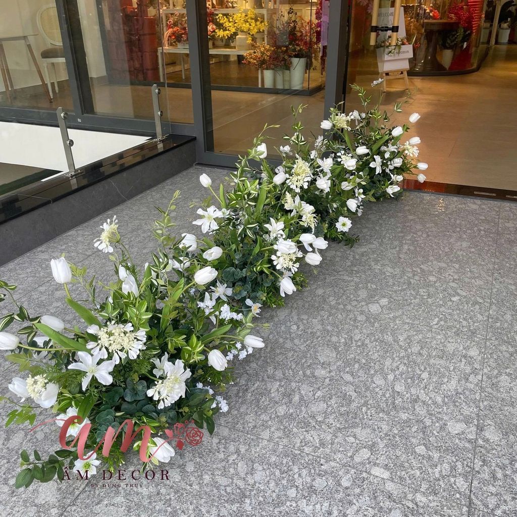 HOA TRANG TRÍ LỐI ĐI VÀ BÀN TIỆC ĐÁM CƯỚI