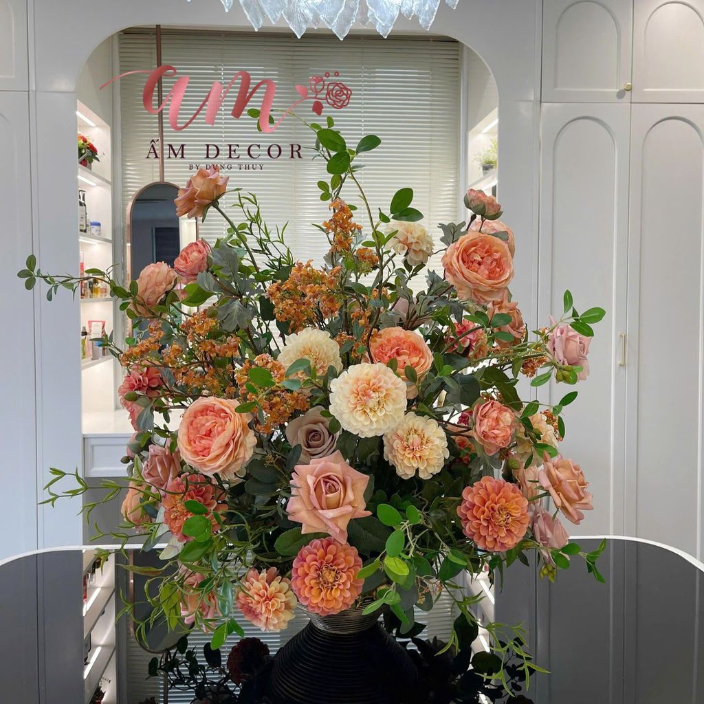 BÌNH HOA CINNABAR REVERIE