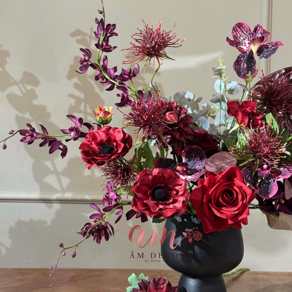 BÌNH HOA CRIMSON ELEGANCE