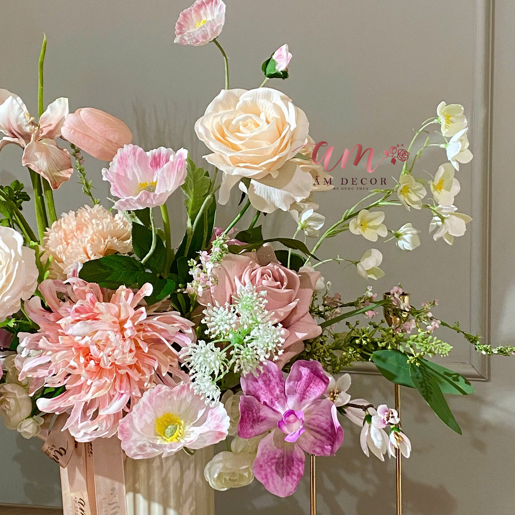 BÌNH HOA A ECHO OF GENTLE DAWN