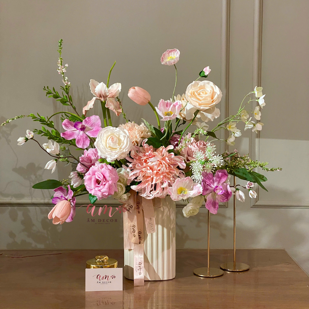 BÌNH HOA A ECHO OF GENTLE DAWN