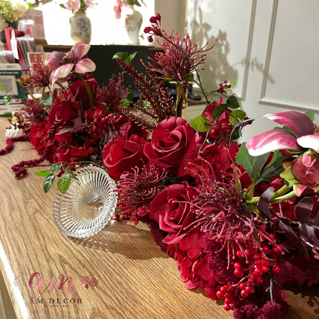 DẢI HOA ĐỂ BÀN SCARLET RESTAURANT