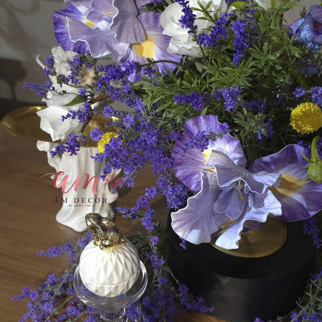 BÌNH HOA SAPPHIRE & LAVENDER FLOWERS