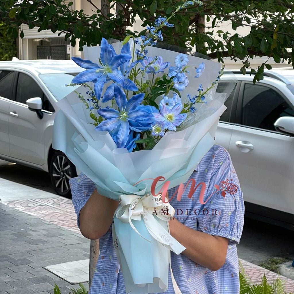 AVENUE BLOOMS