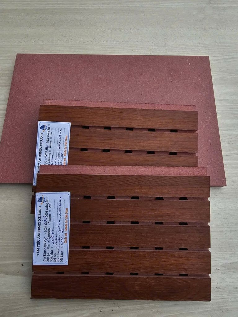 Gỗ tiêu âm chống cháy xẻ rãnh Remix 12mm lõi hồng