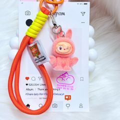Dây đeo ngắn móc tay LABUBU chất dù giữ điện thoại màu phối trơn ( DÂY NGẮN) - kèm móc hoạt hình