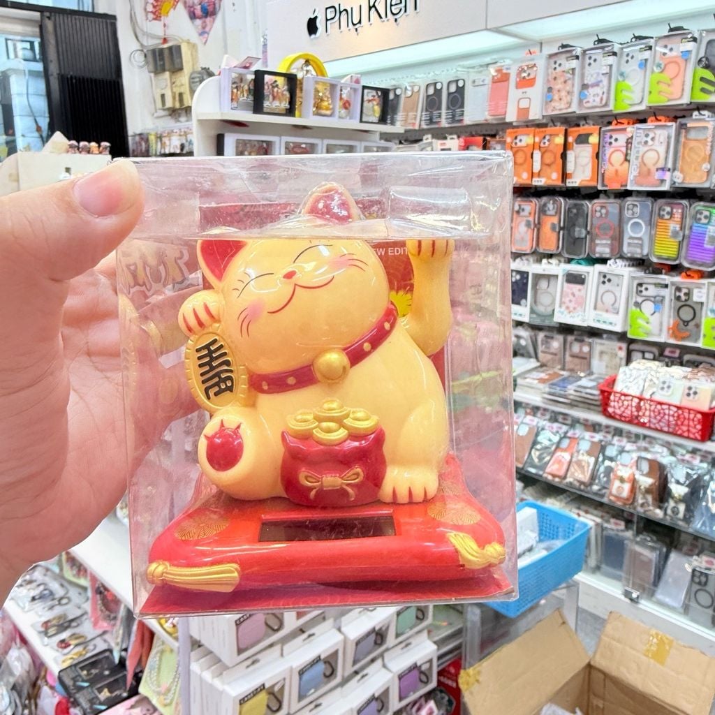 Mèo Thần Tài Cầm Liểng Ngồi Dưới Túi Vàng - Năng Lượng - Tết 2026