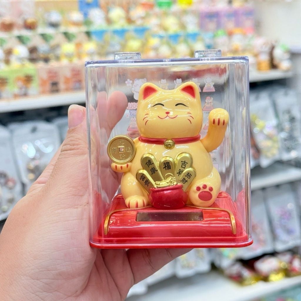Mèo Thần Tài Nhựa Vẫy Tay Tài Lộc - Năng Lượng Mặt Trời- TẾT 2026 (Nhiều Mẫu)