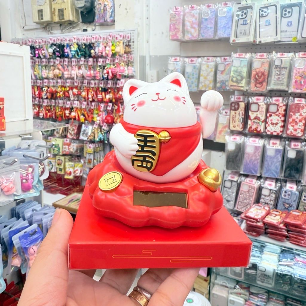 Mèo Thần Tài To Tròn Quay Mang Yếm - Năng Lượng - Tết 2026