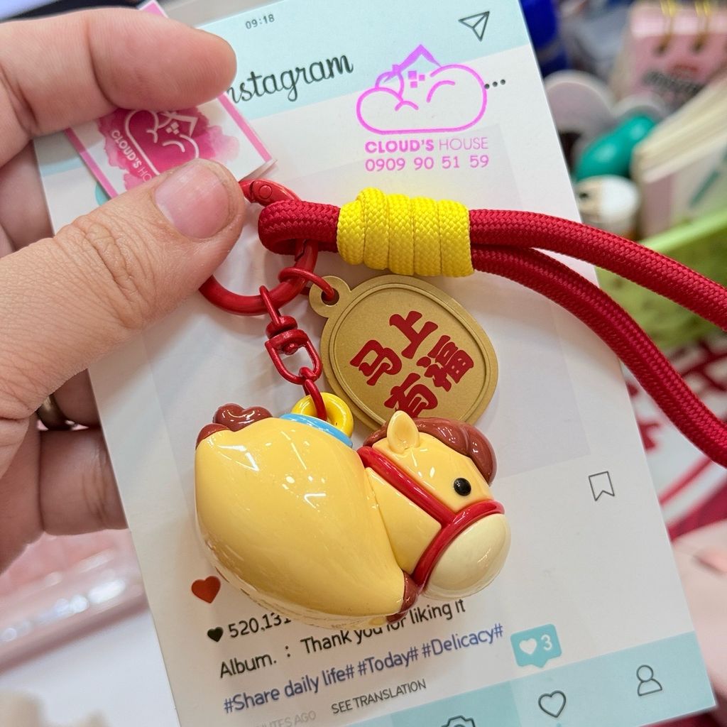 Móc Khóa Ngựa Nhựa Bóng Dây Đỏ Tết 2026