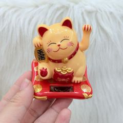 Mèo Thần Tài Cầm Liểng Ngồi Dưới Túi Vàng - Năng Lượng - Tết 2026
