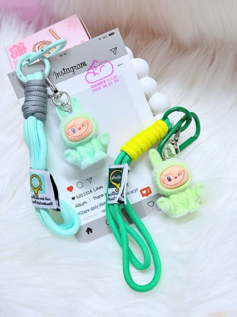 Dây đeo ngắn móc tay LABUBU chất dù giữ điện thoại màu phối trơn ( DÂY NGẮN) - kèm móc hoạt hình