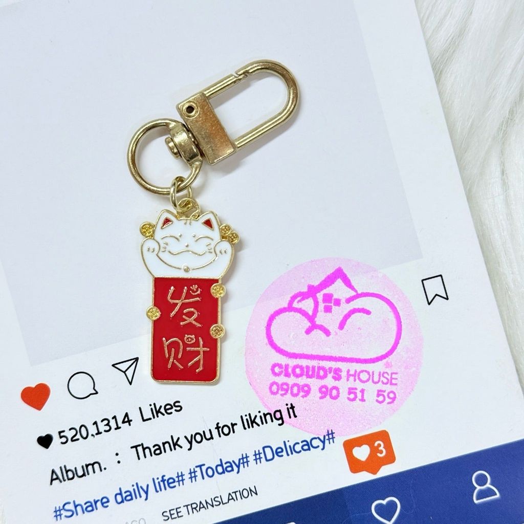Móc treo/ Móc Khóa Mèo Thẻ Cầm Liểng Kèm Chuông